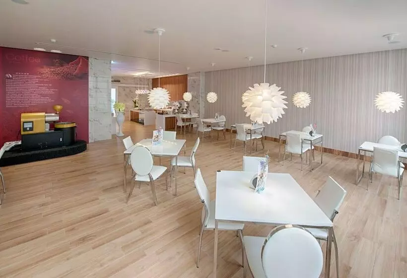 Six Star Motel  Taoyuan