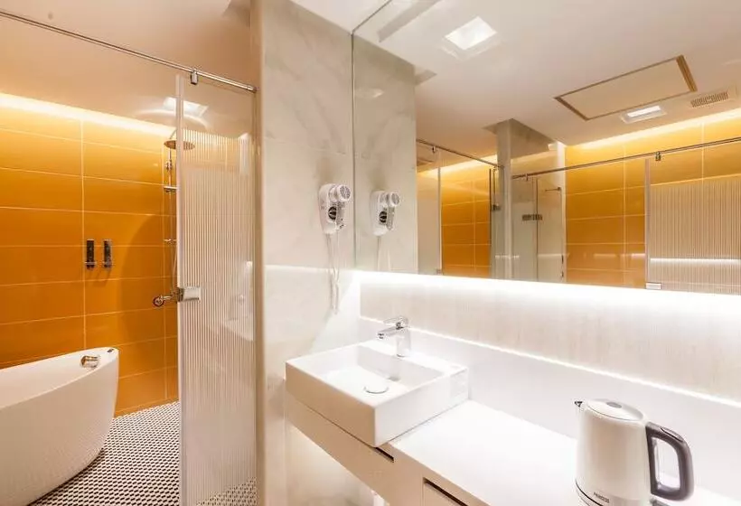 Six Star Motel  Taoyuan