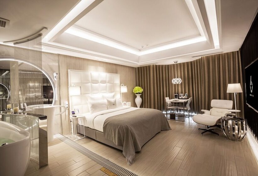 Six Star Motel Taoyuan