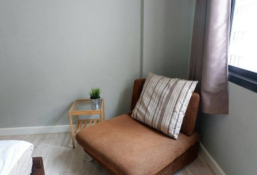 בית מלון כפרי 1989 Sukhumvit Bangkok Hostel