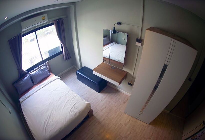 בית מלון כפרי 1989 Sukhumvit Bangkok Hostel