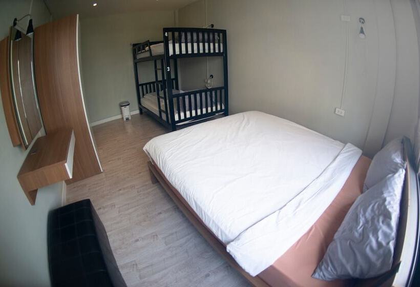 בית מלון כפרי 1989 Sukhumvit Bangkok Hostel