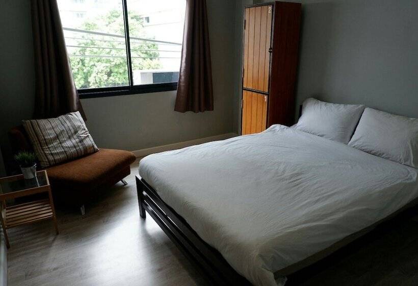 בית מלון כפרי 1989 Sukhumvit Bangkok Hostel