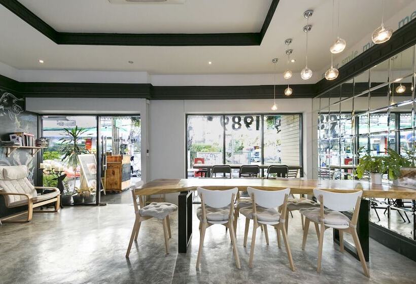 בית מלון כפרי 1989 Sukhumvit Bangkok Hostel