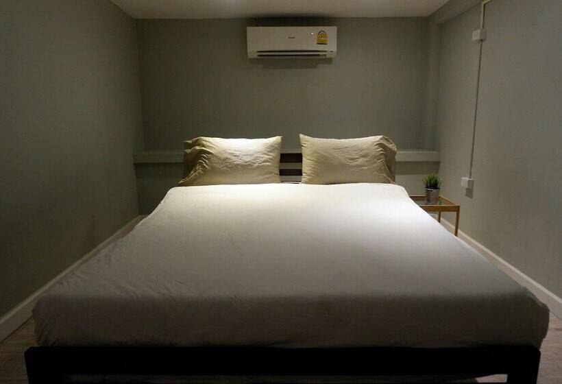 בית מלון כפרי 1989 Sukhumvit Bangkok Hostel