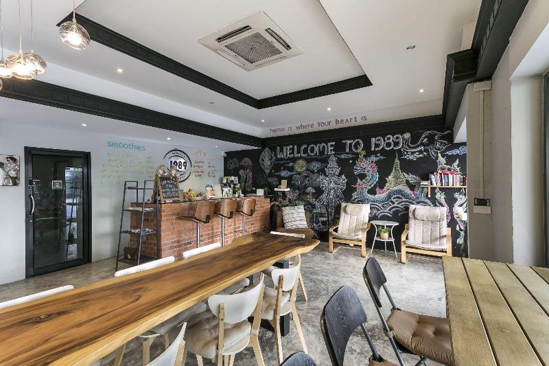 בית מלון כפרי 1989 Sukhumvit Bangkok Hostel