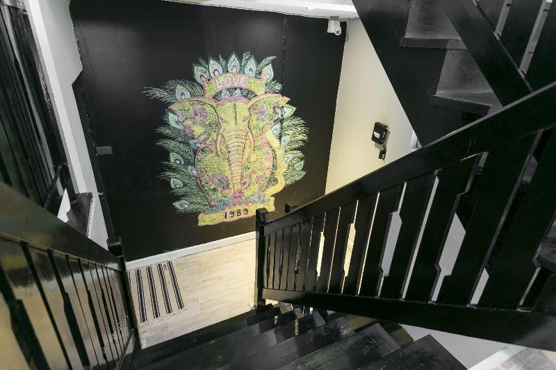 בית מלון כפרי 1989 Sukhumvit Bangkok Hostel