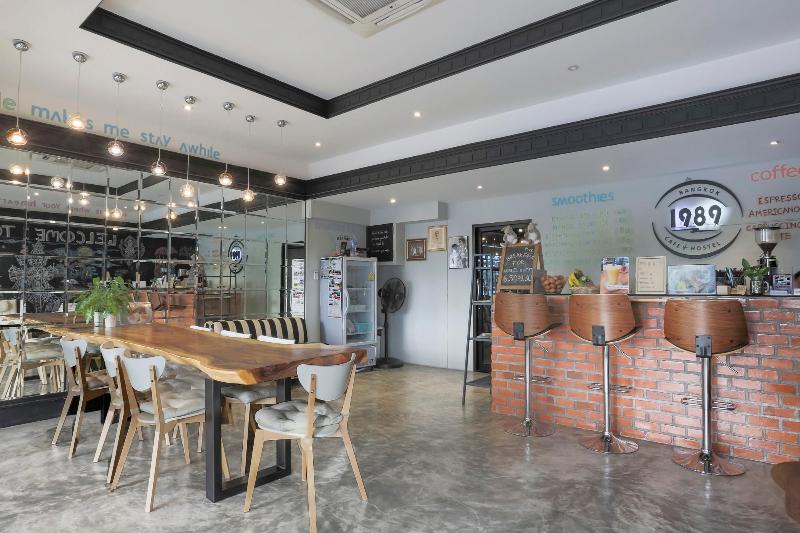 בית מלון כפרי 1989 Sukhumvit Bangkok Hostel