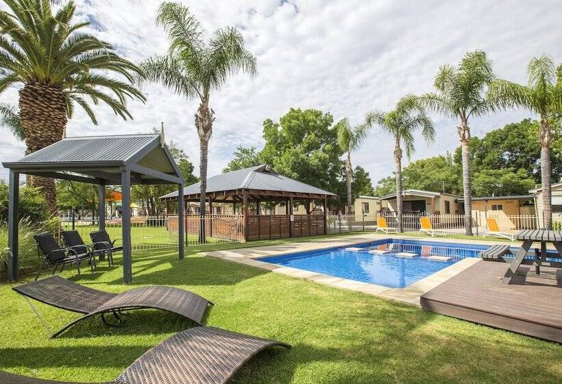 호텔 All Seasons Houseboats