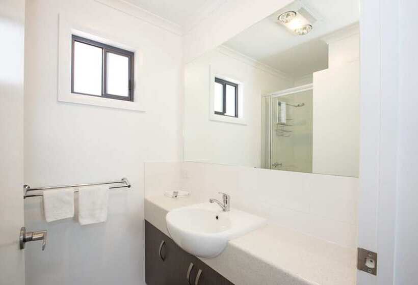 호텔 All Seasons Houseboats