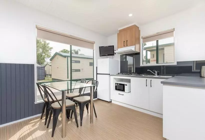 Hotelli All Seasons Houseboats