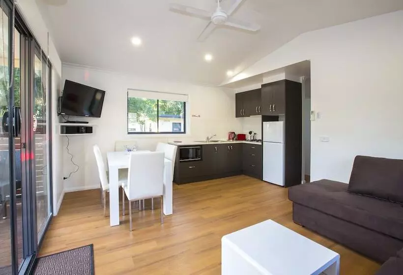 Hotelli All Seasons Houseboats