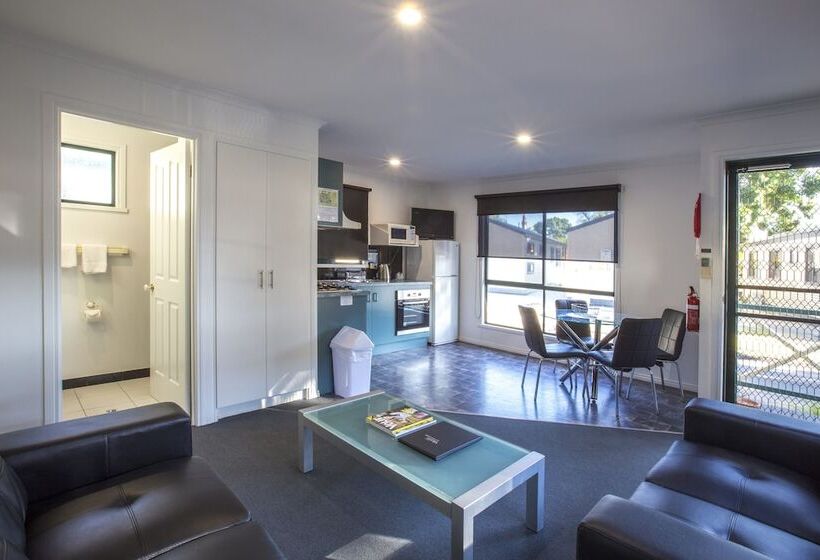 호텔 All Seasons Houseboats