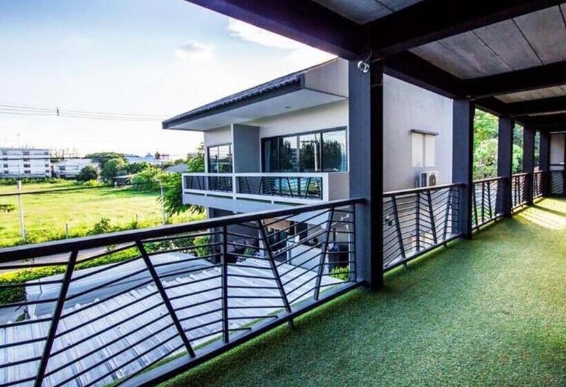 Отель B2 Lanna Boutique & Budget