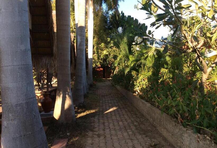 בית מלון כפרי Himawari Restaurant & Cottage