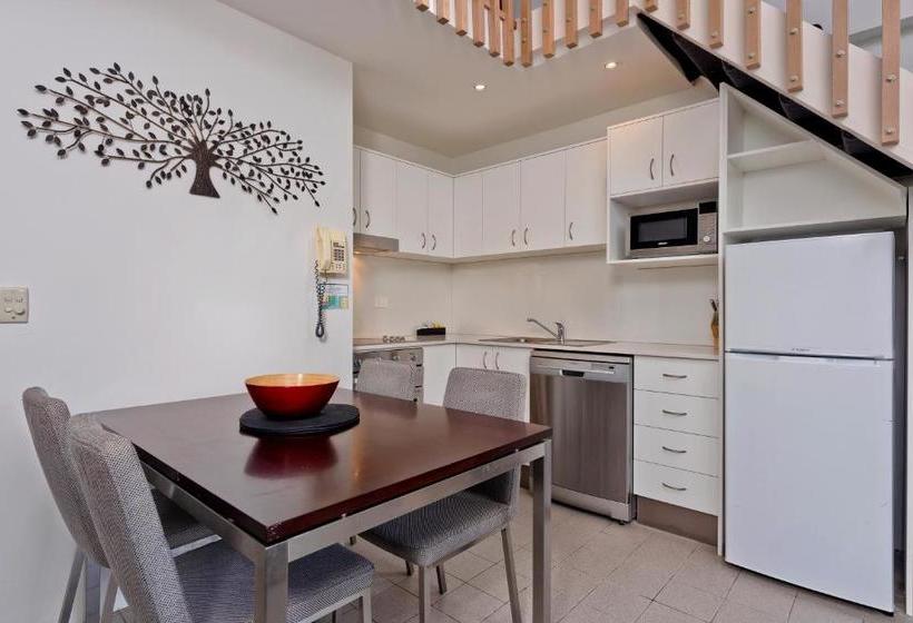 Отель Lantern Apartments