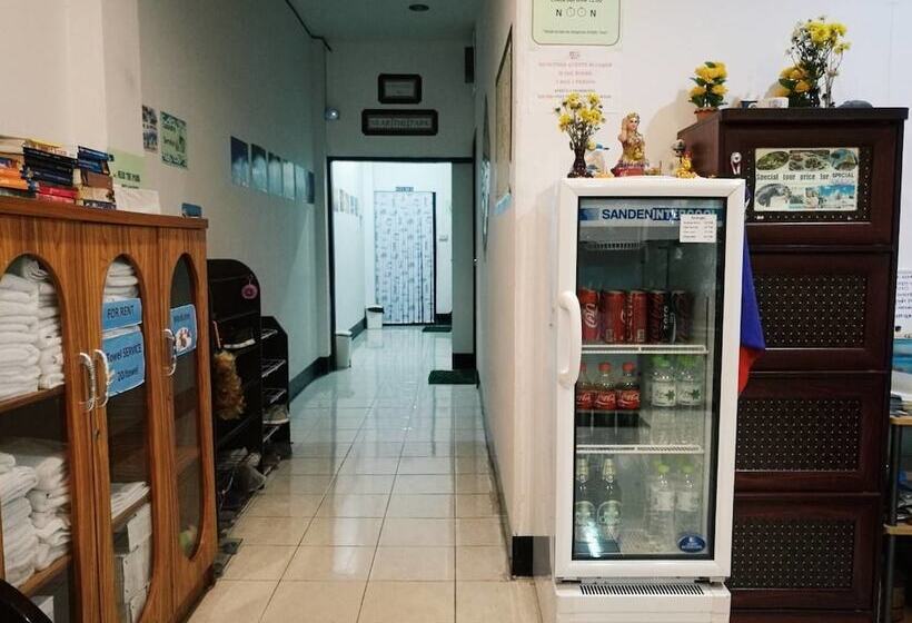 فندق Near The Park Backpack House