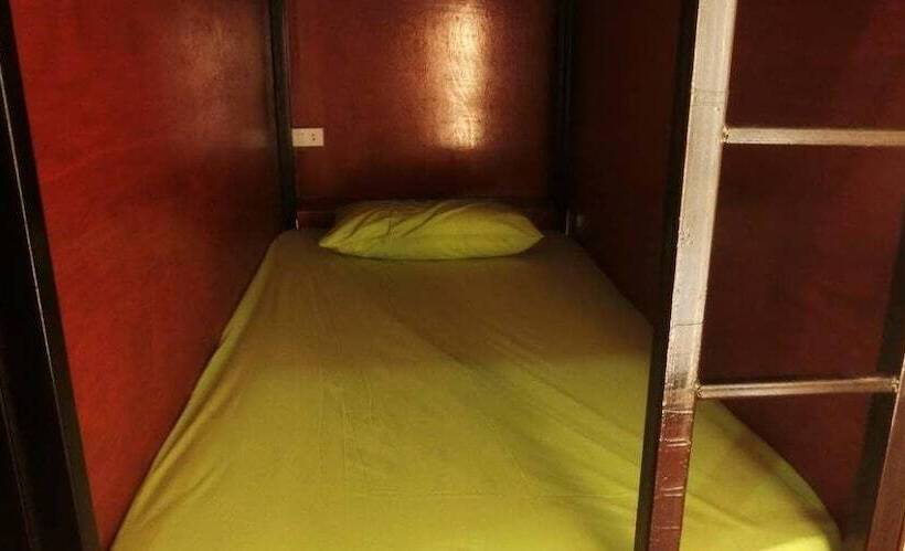 فندق Near The Park Backpack House