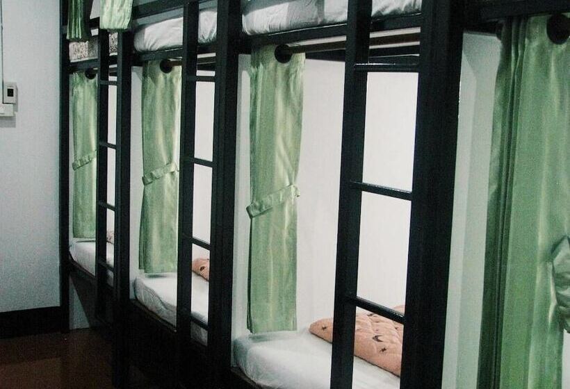 فندق Near The Park Backpack House