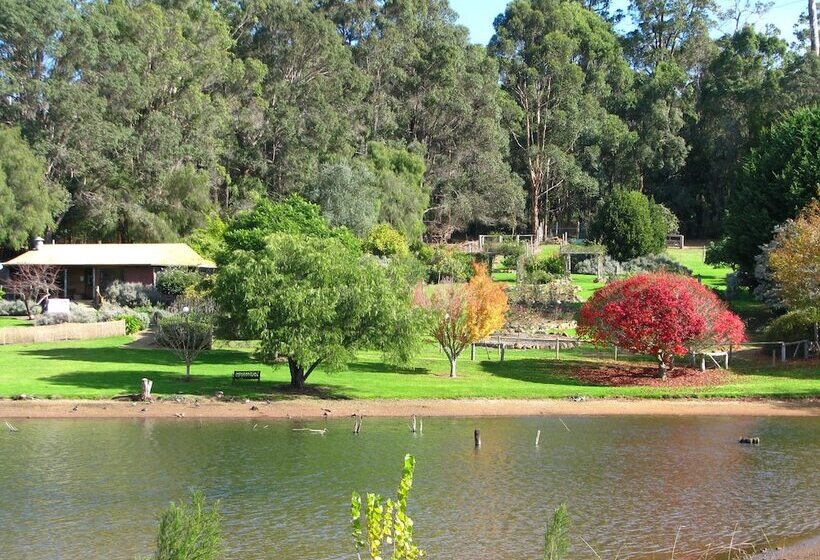 ホテル Pemberton Lake View Chalets