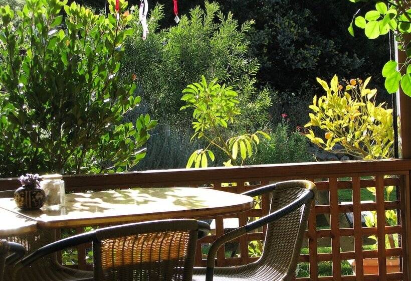 ホテル Pemberton Lake View Chalets