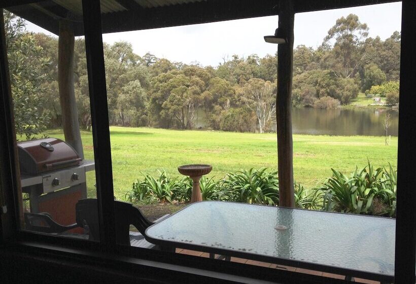 ホテル Pemberton Lake View Chalets