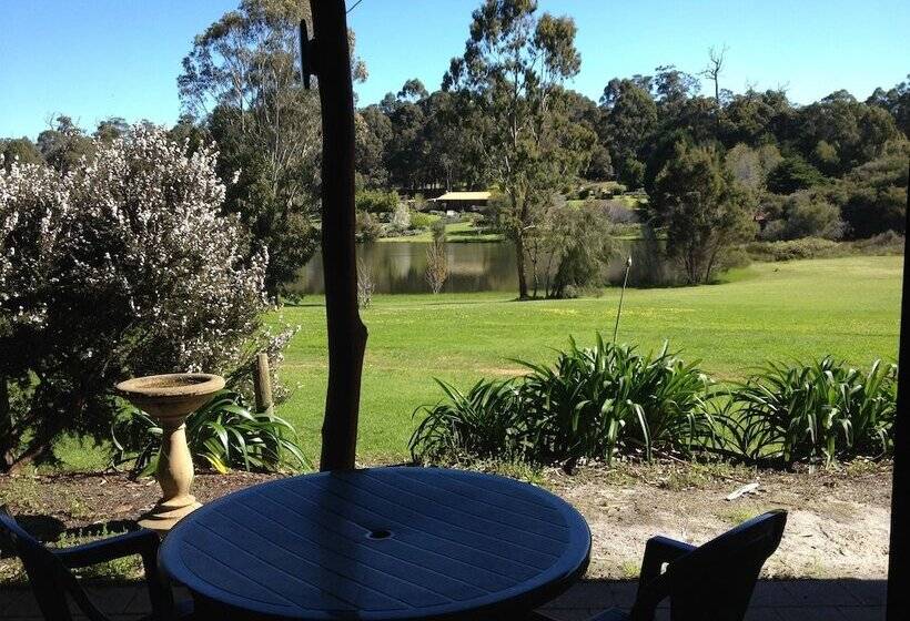 ホテル Pemberton Lake View Chalets