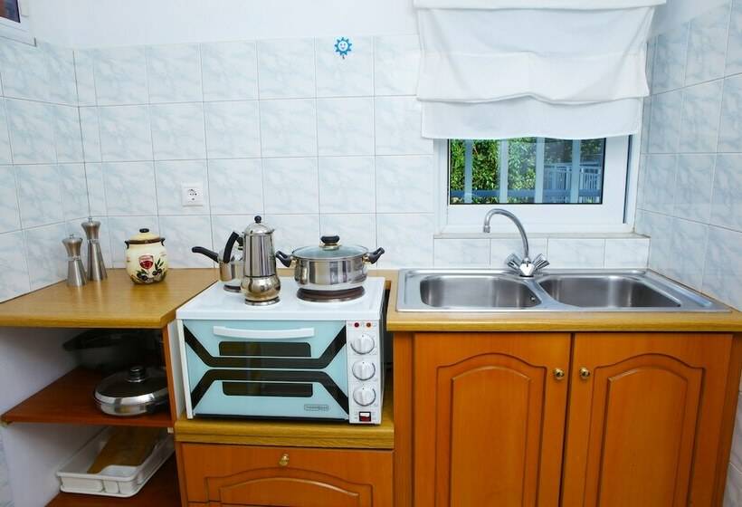 هتل Blue White Apartments