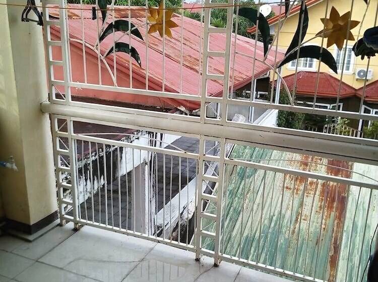 בית מלון כפרי Garces Budget Apartelle