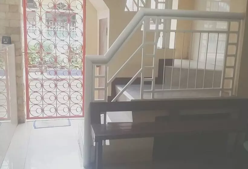 ホテル Garces Budget Apartelle