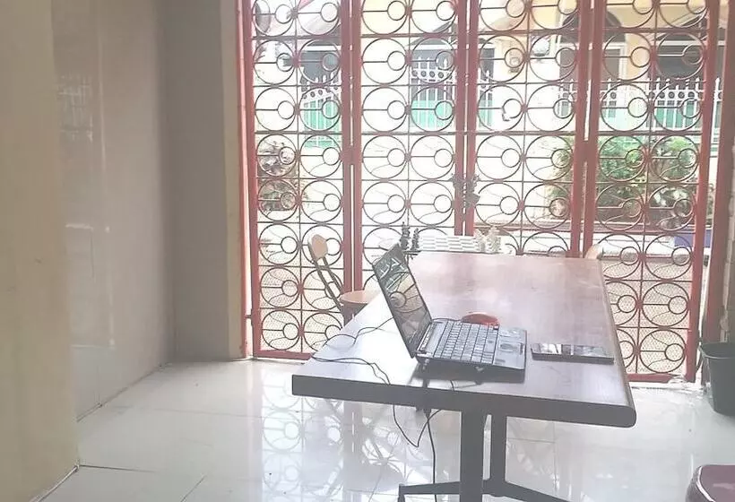 ホテル Garces Budget Apartelle