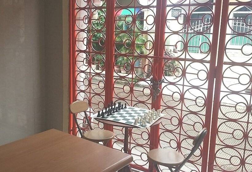 בית מלון כפרי Garces Budget Apartelle