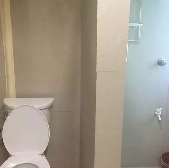 ホテル Garces Budget Apartelle