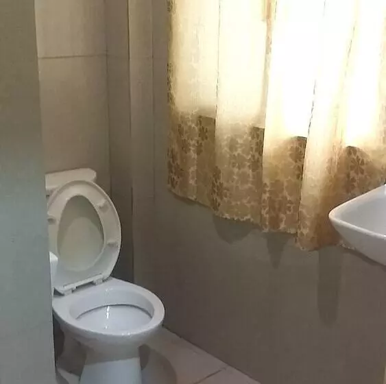 ホテル Garces Budget Apartelle