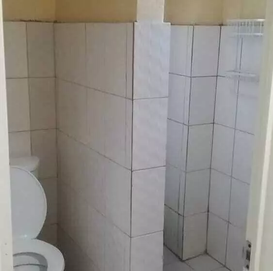 ホテル Garces Budget Apartelle