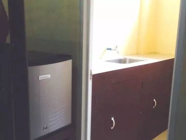 ホテル Garces Budget Apartelle