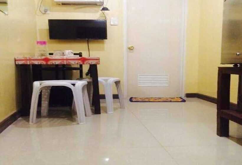 בית מלון כפרי Garces Budget Apartelle