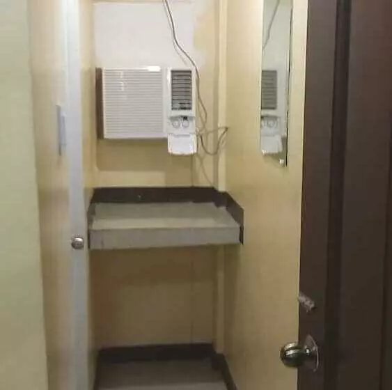 ホテル Garces Budget Apartelle