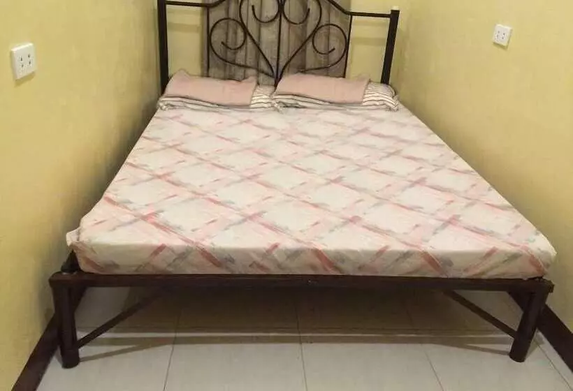 ホテル Garces Budget Apartelle