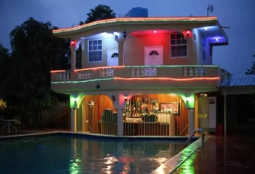 هتل La Cayenna Hôtel Et Restaurant