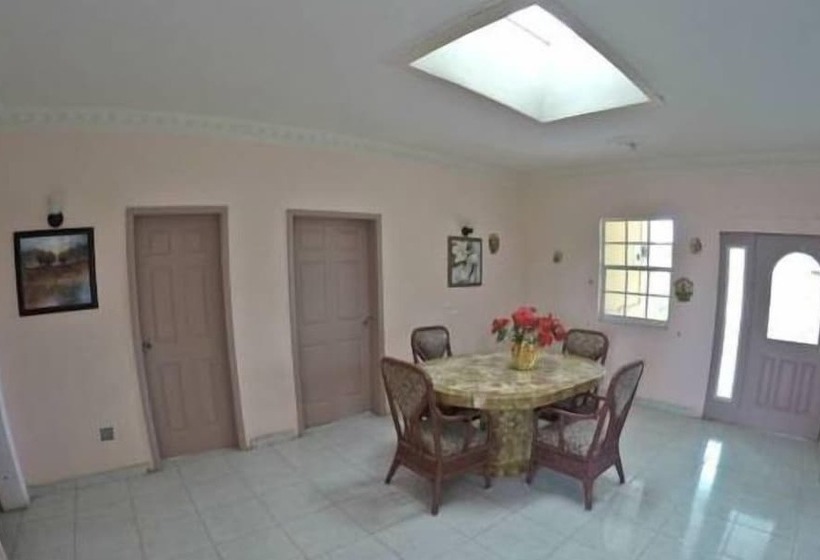 هتل La Cayenna Hôtel Et Restaurant