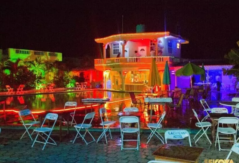 هتل La Cayenna Hôtel Et Restaurant