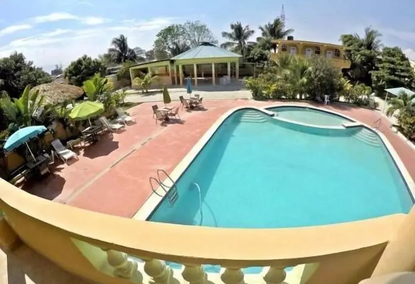 هتل La Cayenna Hôtel Et Restaurant