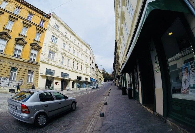 فندق Love Croatia Hostel Mir Guesthouse Zagreb