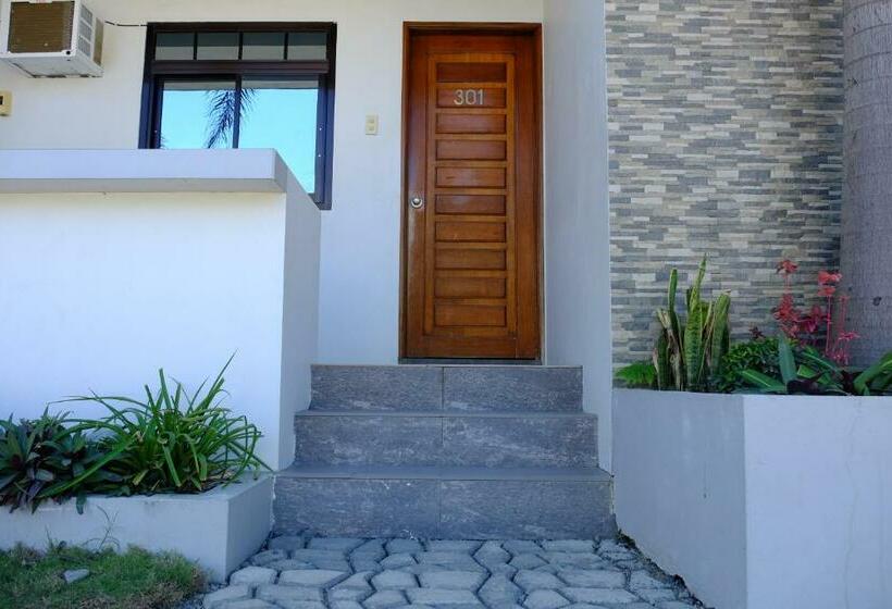 בית מלון כפרי Pacific Waves Inn