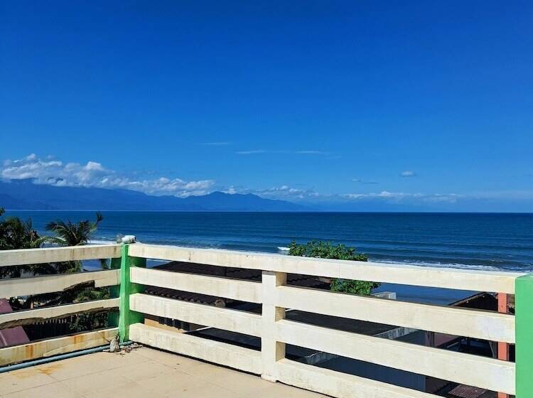 בית מלון כפרי Pacific Waves Inn