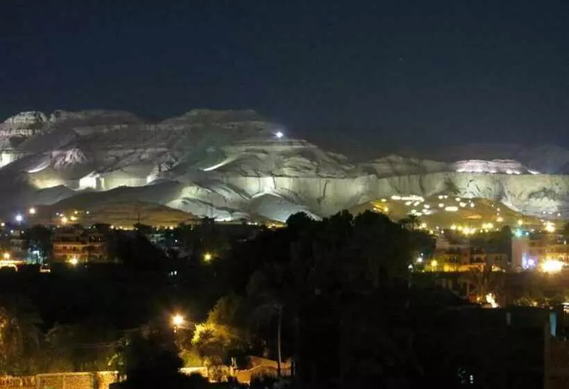 هتل Royal Apartments Luxor