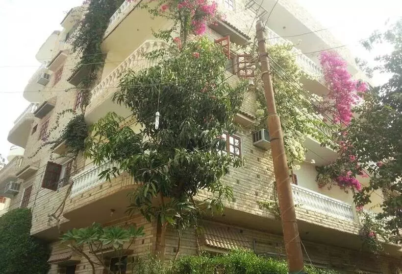 هتل Royal Apartments Luxor