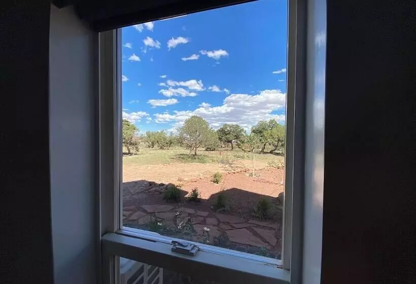 Hotelli Skyridge Inn