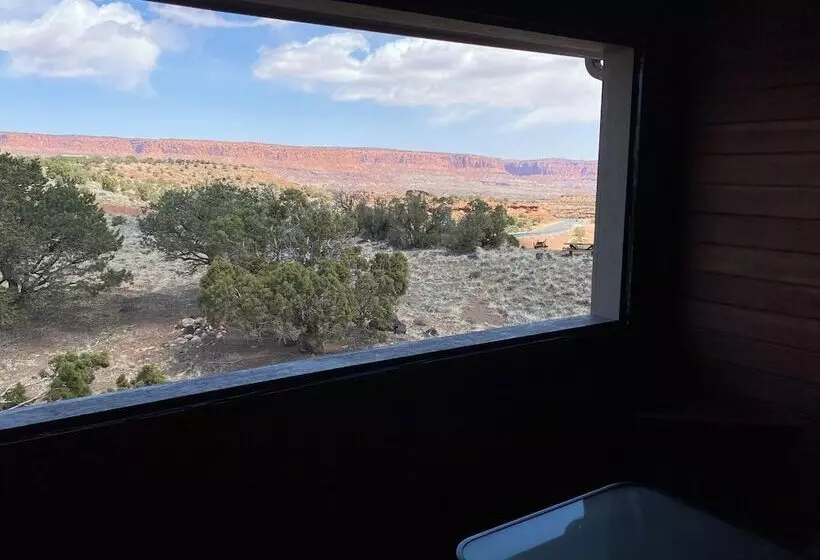 Hotelli Skyridge Inn